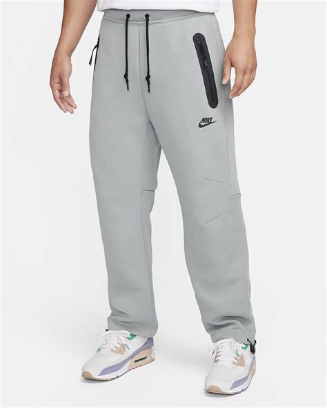 Nike Men's Tech Fleece Open.